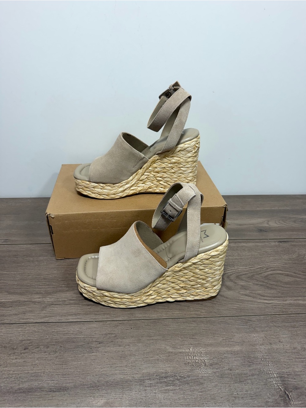 Brand new Marc Fisher LTD Alida platform espadrille wedge sandals size 9.5